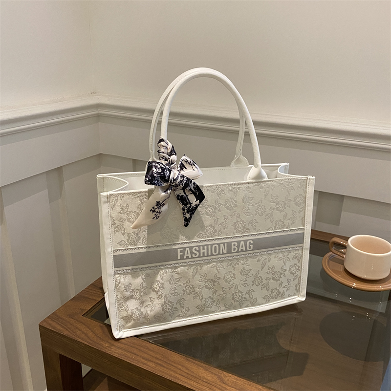 Lüks Zarif Kadın Tote Çantası  - Leatherwork Letters incelemesi ve fiyatı